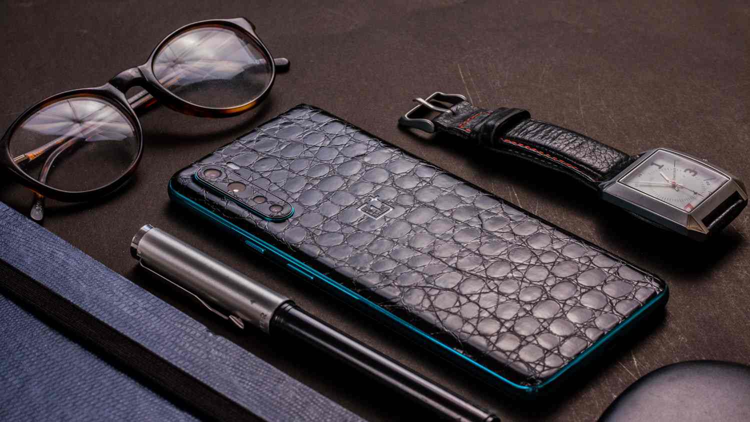 Black Croc Mobile Skin - Image 3